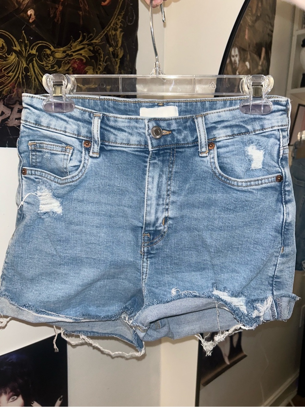 Cute H&M Cut-off Ripped Light washed Denim Shorts